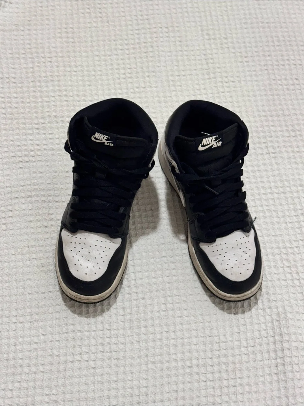 Nike Black and White High-Top Sneakers 7y